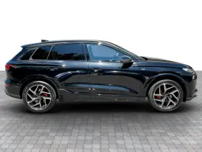 Audi Q6 e-tron quattro thumbnail