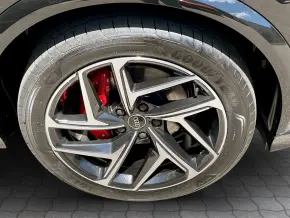 Audi Q6 e-tron quattro thumbnail