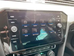 VW Noul Passat Comfortline1.5 TSI ACT DSG thumbnail