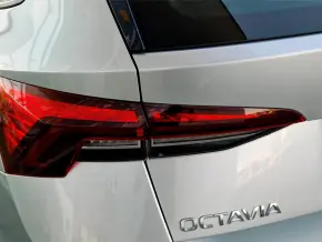 Škoda OCTAVIA COMBI AMBITION 2.0 TDI DSG thumbnail