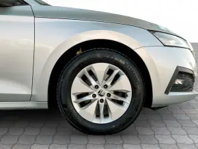 Škoda OCTAVIA COMBI AMBITION 2.0 TDI DSG thumbnail
