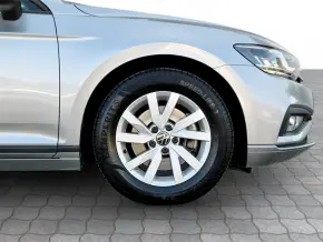 VW Passat Trendline1.5 TSI ACT thumbnail