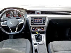 VW Passat Trendline1.5 TSI ACT thumbnail