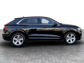 Audi Q8 55 TFSI quattro thumbnail