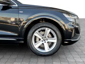 Audi Q8 55 TFSI quattro thumbnail