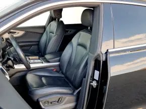Audi Q8 55 TFSI quattro thumbnail