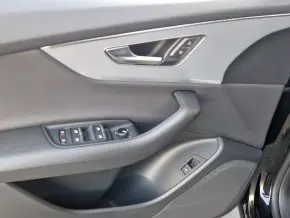 Audi Q8 55 TFSI quattro thumbnail