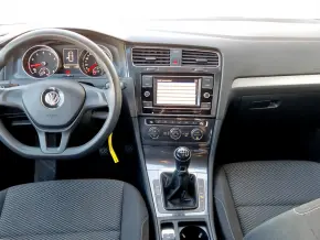 VW Golf Trendline 1.0 TSI thumbnail