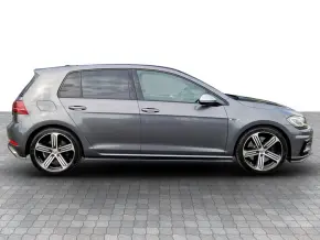 VW Golf R 2.0 TSI DSG7 thumbnail