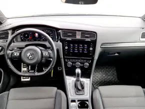 VW Golf R 2.0 TSI DSG7 thumbnail