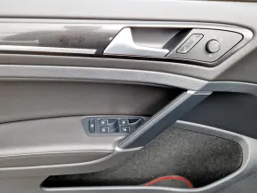 VW Golf R 2.0 TSI DSG7 thumbnail