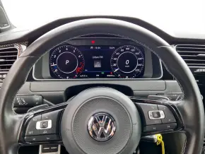 VW Golf R 2.0 TSI DSG7 thumbnail