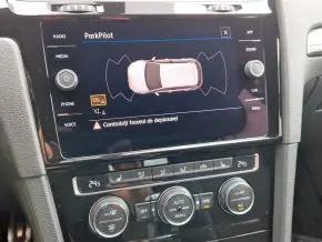 VW Golf R 2.0 TSI DSG7 thumbnail