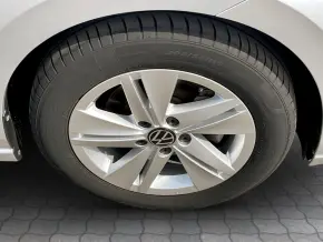 VW Golf Life 1.0 TSI thumbnail