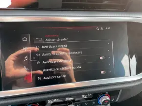 Audi Q3 35 TDI quattro thumbnail