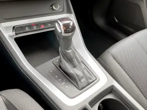 Audi Q3 35 TDI quattro thumbnail
